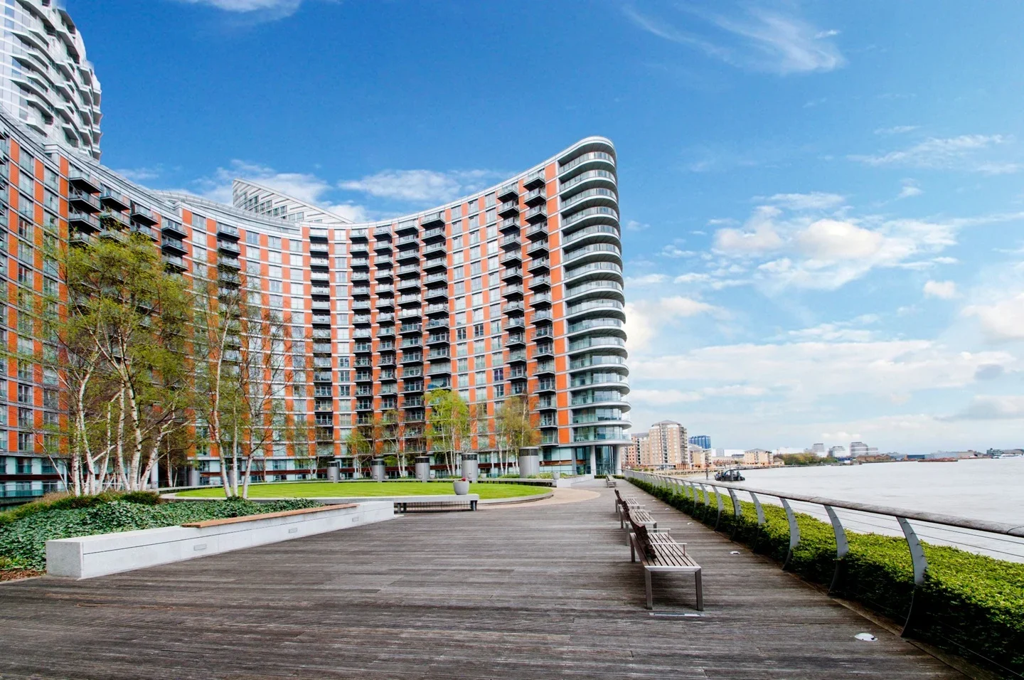 Flat Fairmont Avenue in Greater London