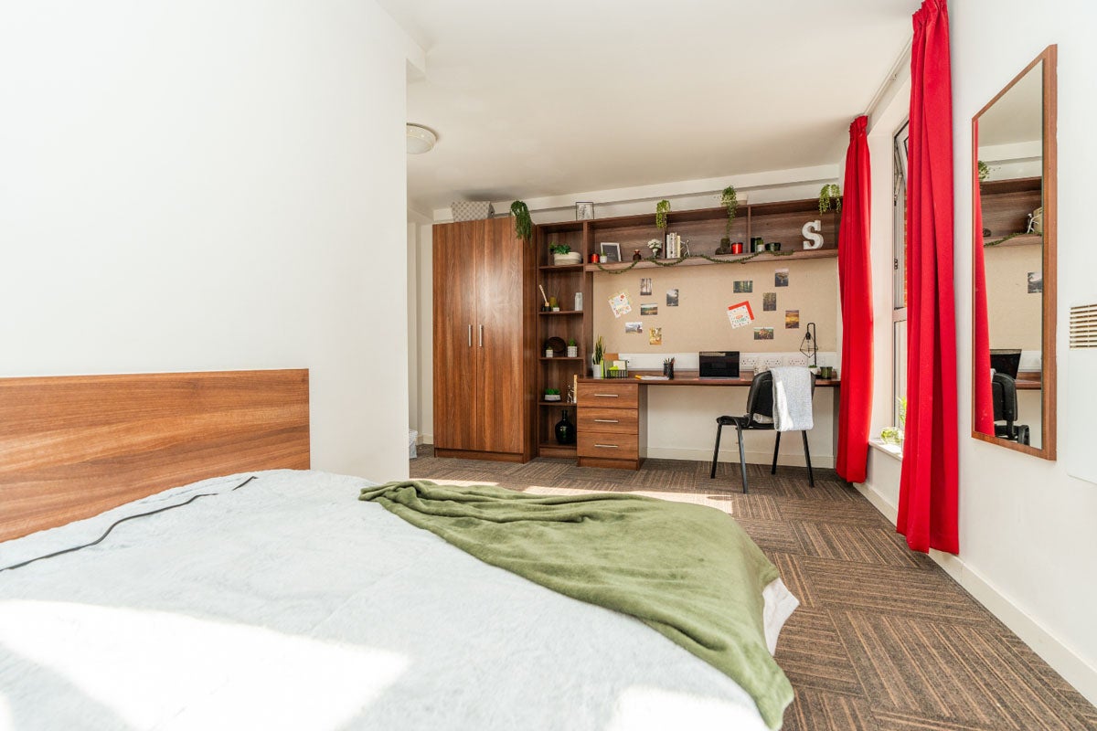 Room Denmark Road in Manchester