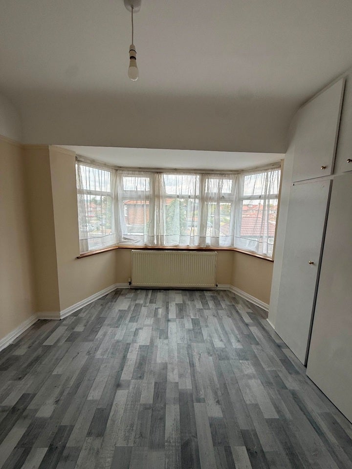 Flat Ladycroft Walk in Greater London