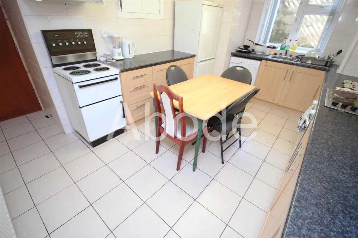 Flat Chestnut Avenue in Leeds