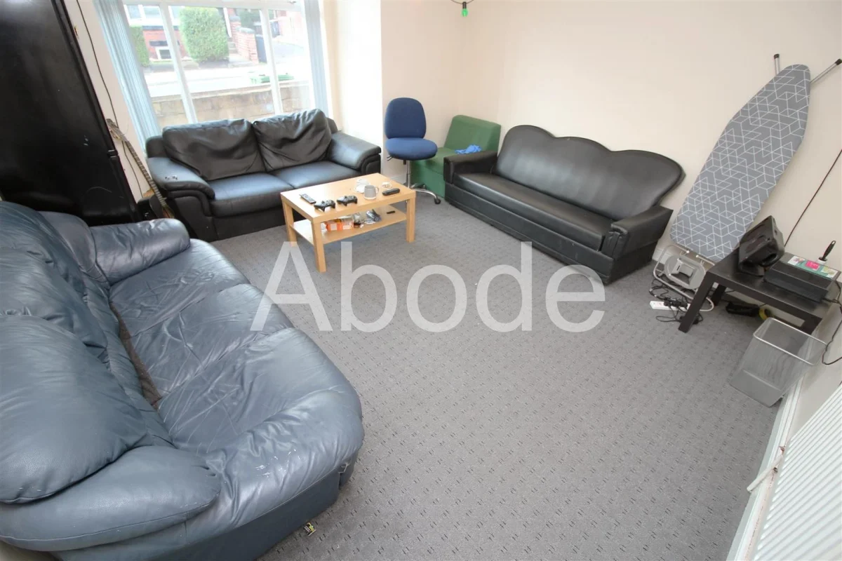 Flat Chestnut Avenue in Leeds