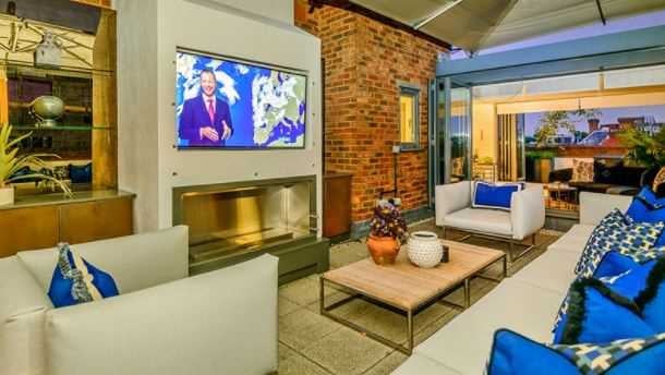 Flat Kensington Court in Greater London