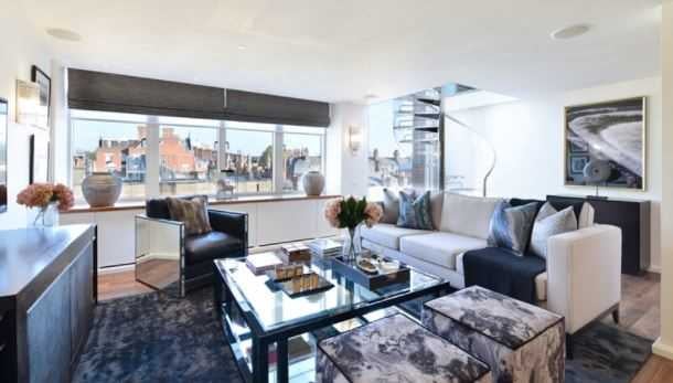 Flat Kensington Court in Greater London