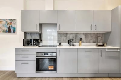 Flat Ewell Road in Greater London