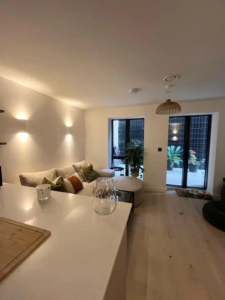 Flat St. Ann's Hill in Greater London