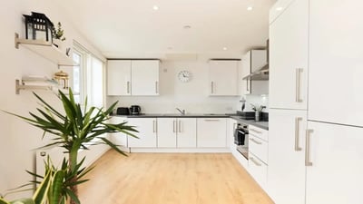 Flat Aintree Street in Greater London