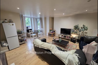 Flat Regent Park Terrace in Leeds