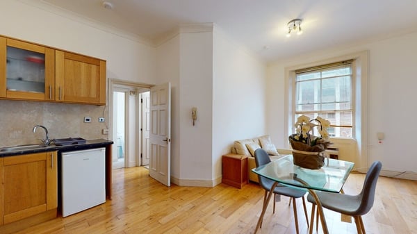 Flat Hogarth Road in Greater London