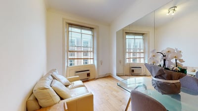 Flat Hogarth Road in Greater London
