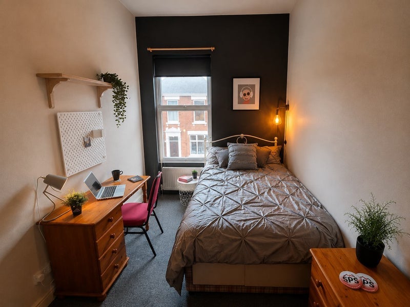 Room Trafford Street in Preston