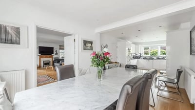 Flat Wakehams Hill in Greater London