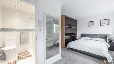 Flat Wakehams Hill in Greater London