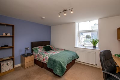 Room Mutley Plain in Plymouth
