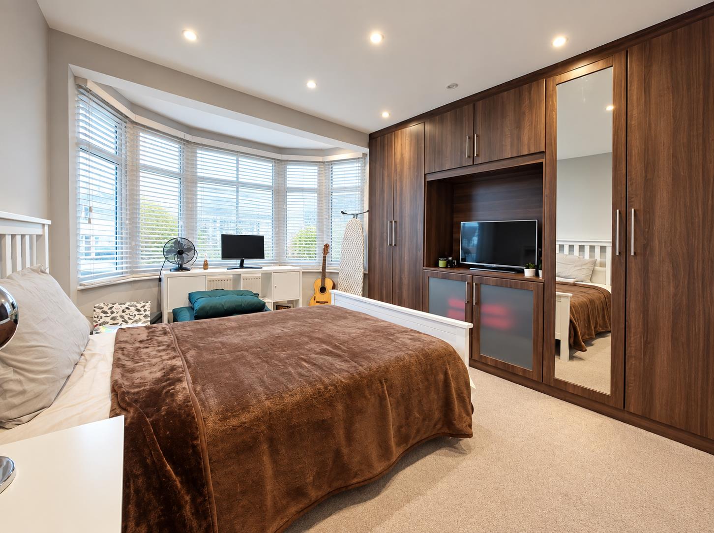 House Ballogie Avenue in Greater London