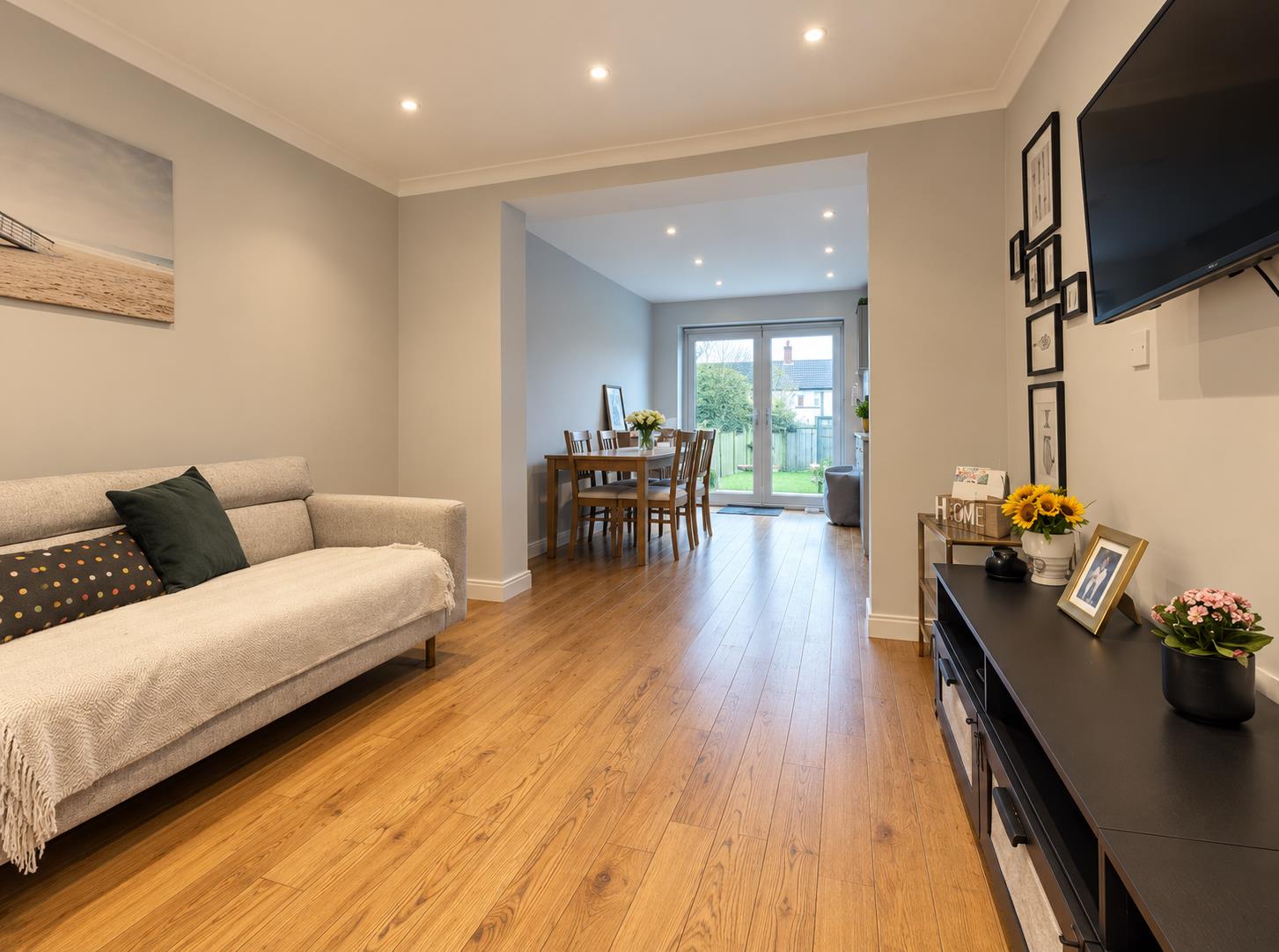 House Ballogie Avenue in Greater London