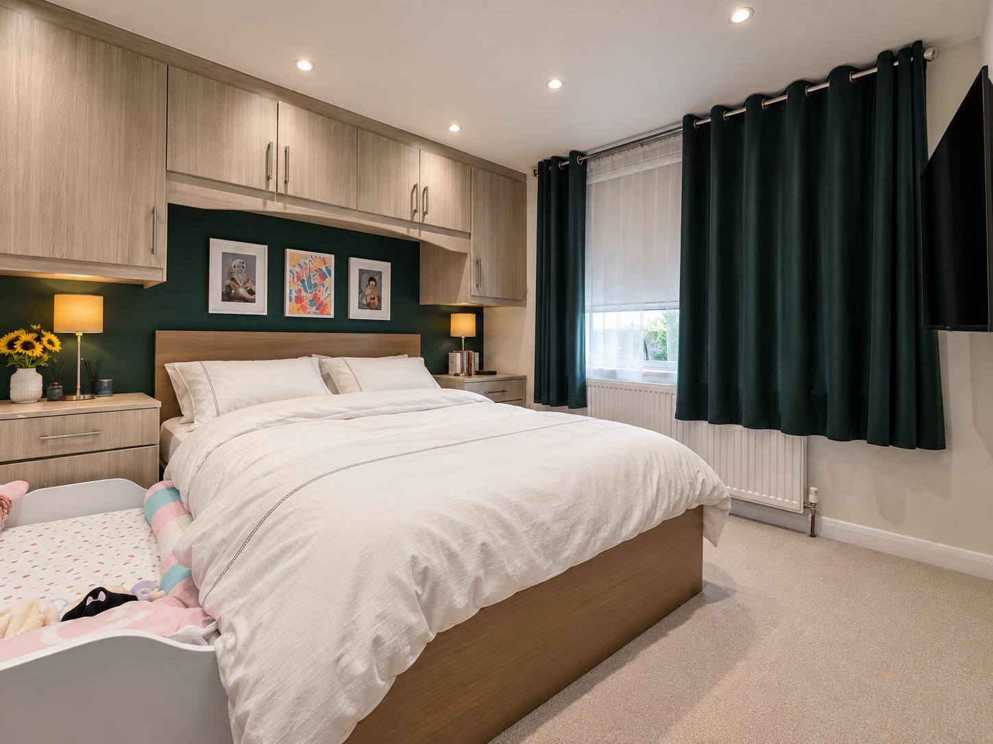 House Ballogie Avenue in Greater London