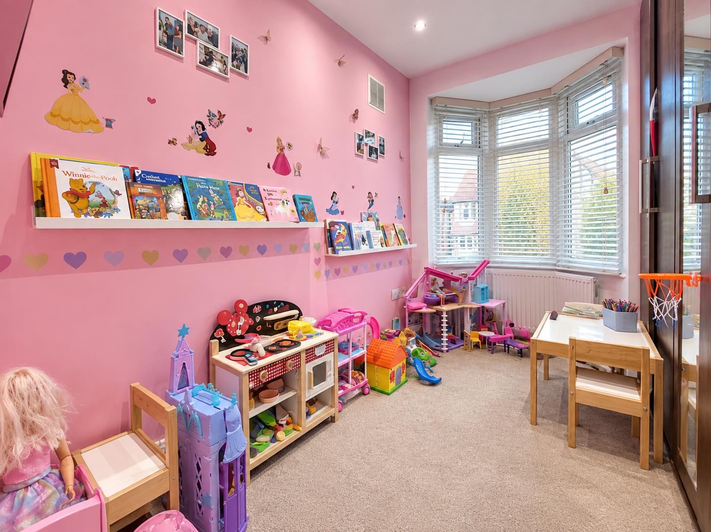 House Ballogie Avenue in Greater London