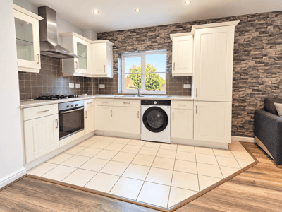 Flat Pembury Avenue in Coventry