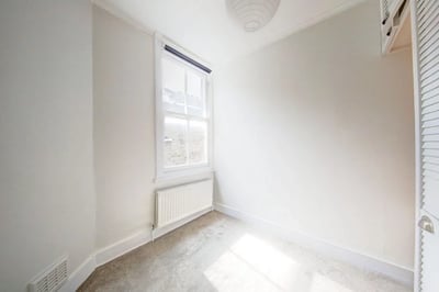 Flat Denton Street in Greater London