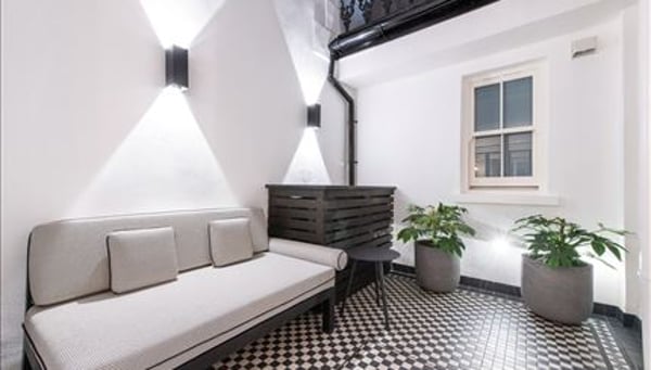 Flat Prince of Wales Terrace in Greater London