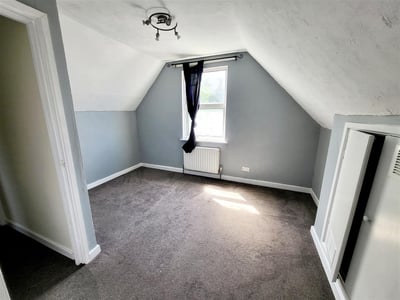 Flat Vicarage Road in Frindsbury