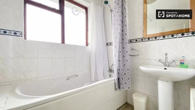 Room Gordon Road in Greater London