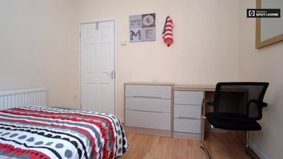 Flat Cambridge Heath Road in Greater London