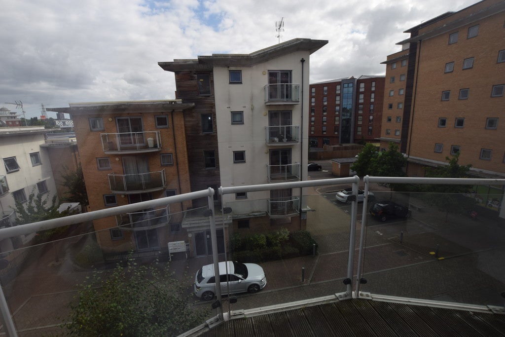 Flat Caelum Drive in Colchester