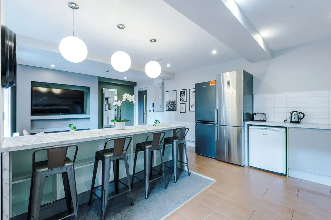 Flat Eskdale Terrace in Newcastle upon Tyne