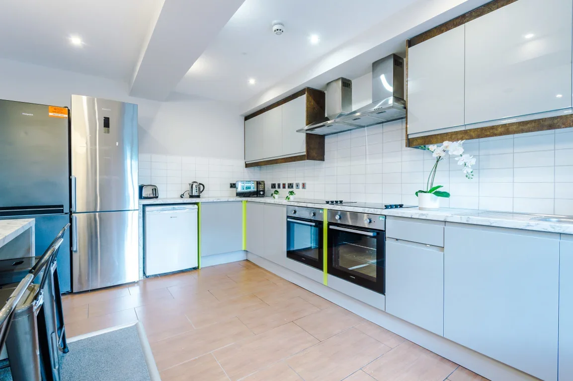 Flat Eskdale Terrace in Newcastle upon Tyne