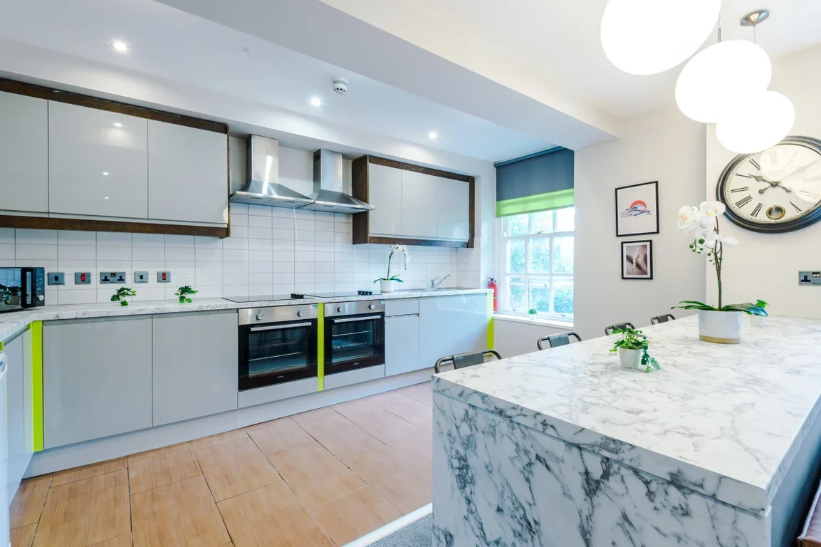 Flat Eskdale Terrace in Newcastle upon Tyne