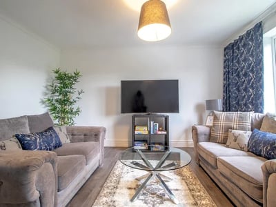 Flat Edward Avenue in Renfrew