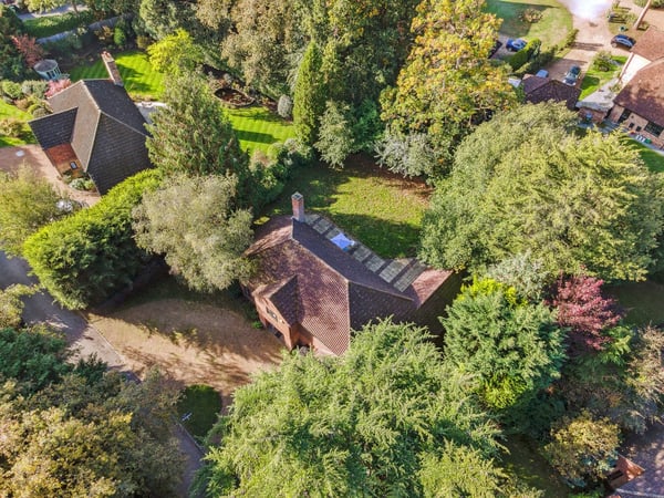 House Littleworth Lane in Elmbridge