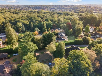 House Littleworth Lane in Elmbridge
