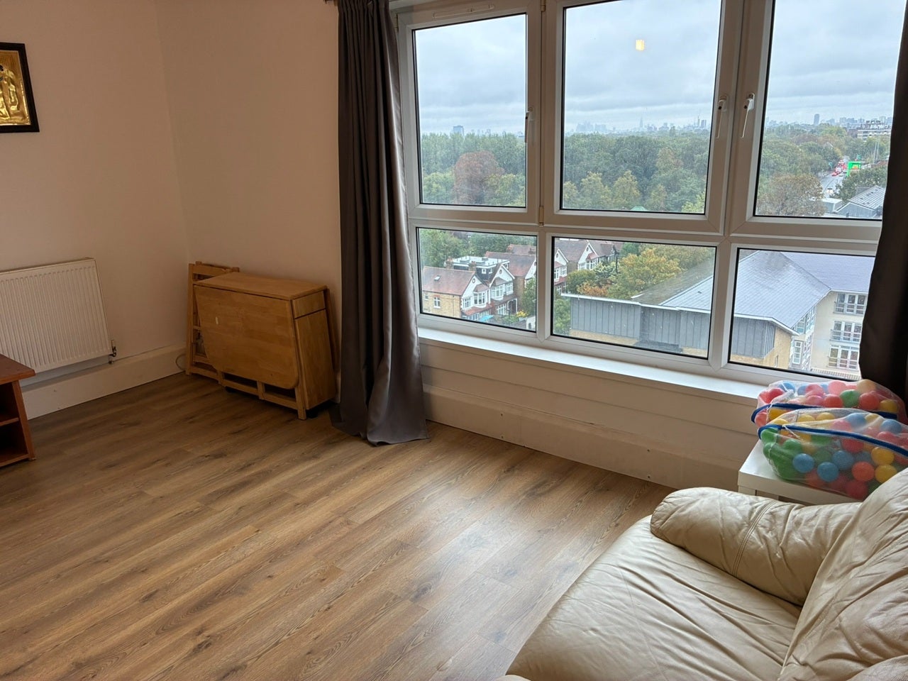 Flat Ludovick Walk in Greater London