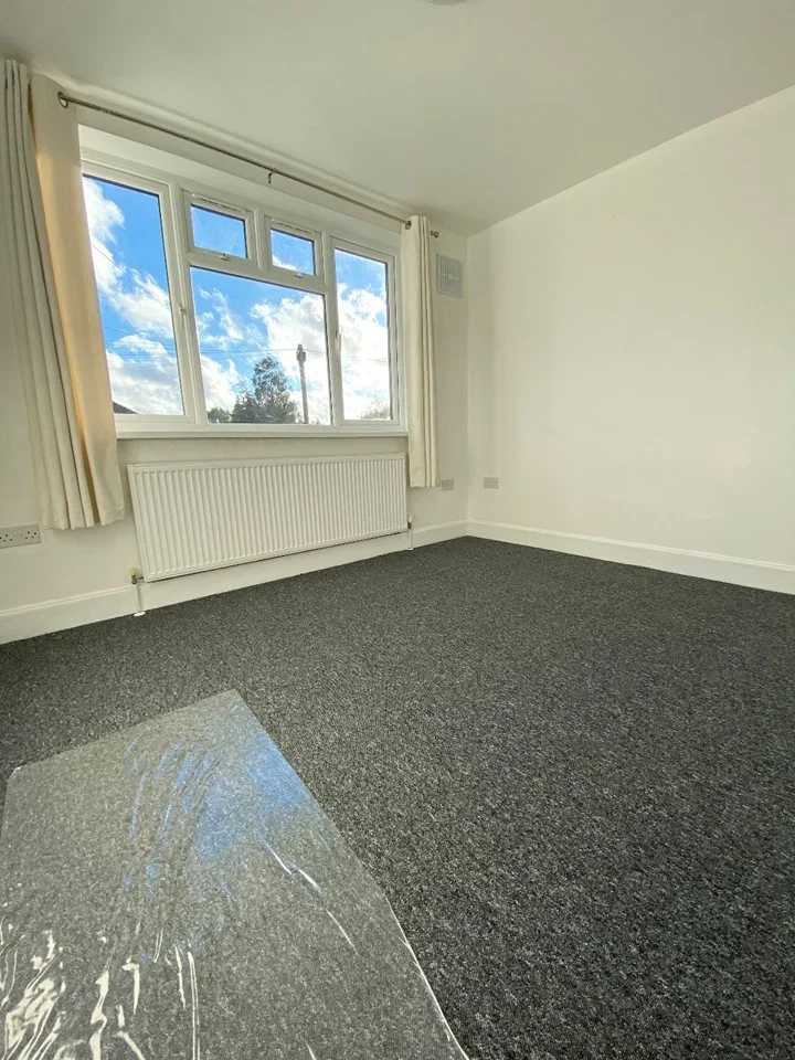 House Saunton Avenue in Greater London