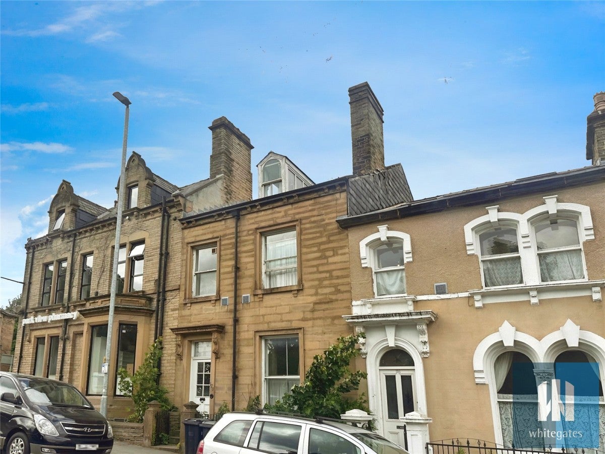 Room Trinity Street in Kirklees