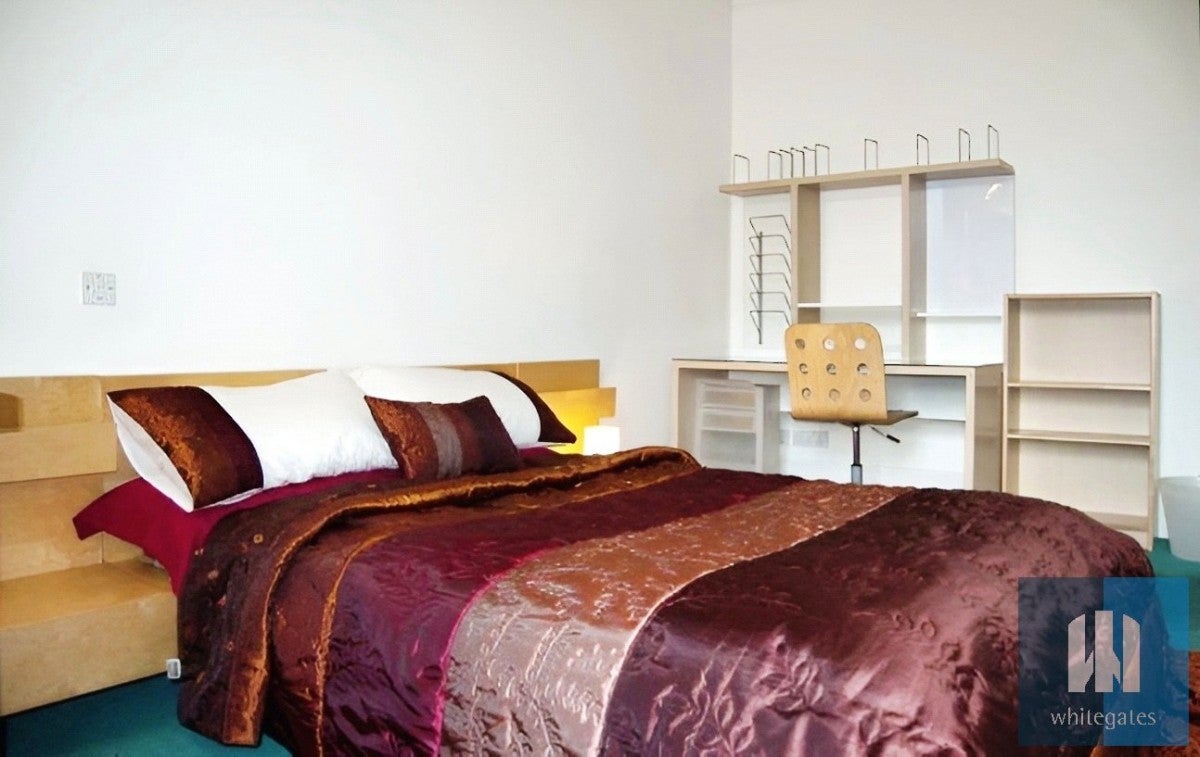 Room Trinity Street in Kirklees