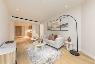 Flat Battersea Park Road in Greater London