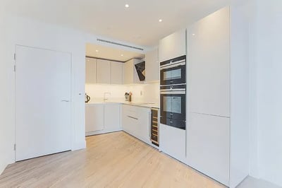 Flat Leman Street in Greater London