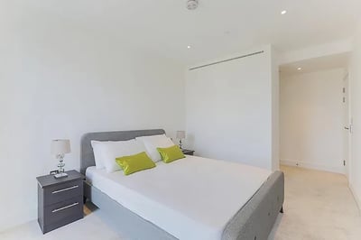Flat Leman Street in Greater London