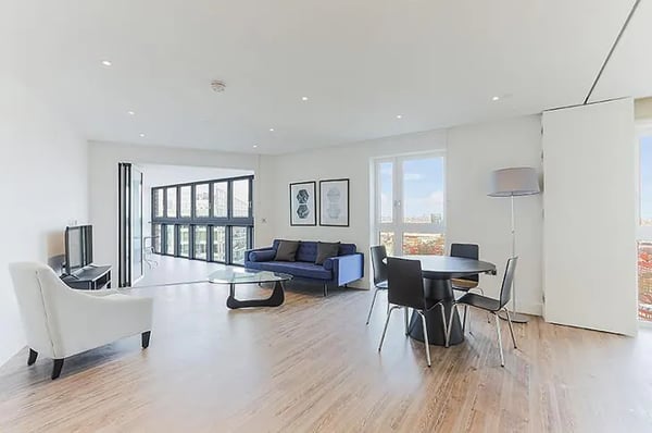 Flat Leman Street in Greater London