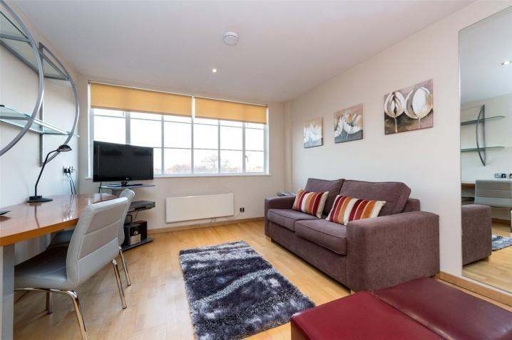Flat Old Brompton Road in Greater London