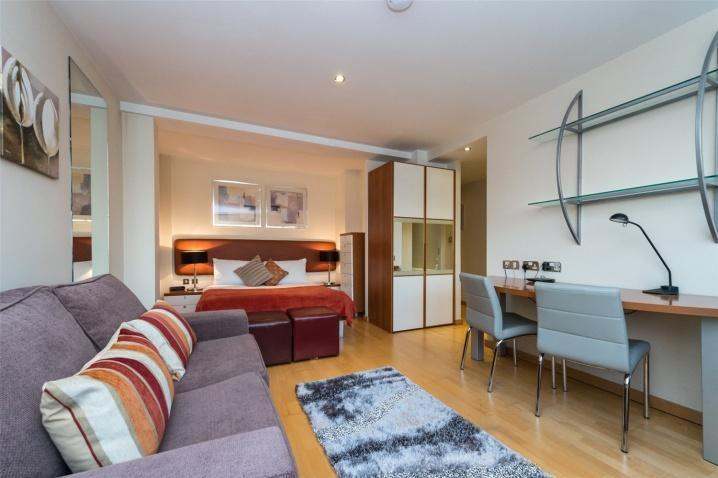 Flat Old Brompton Road in Greater London