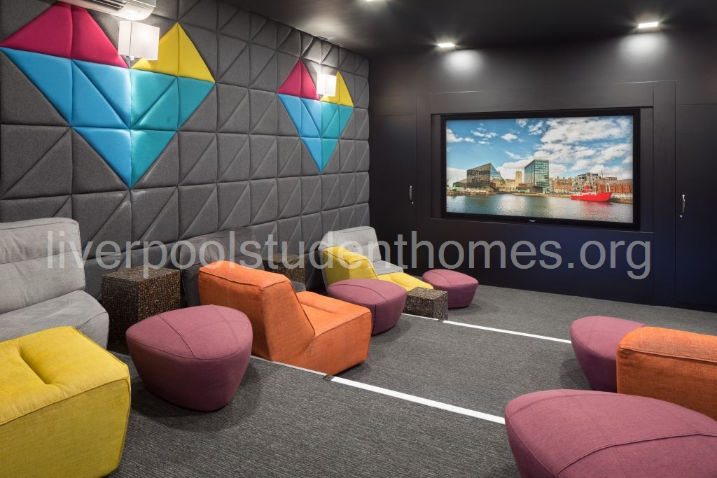 Room Shaw Street in Liverpool