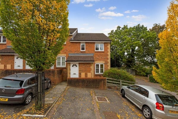 Flat Rosamund Close in London
