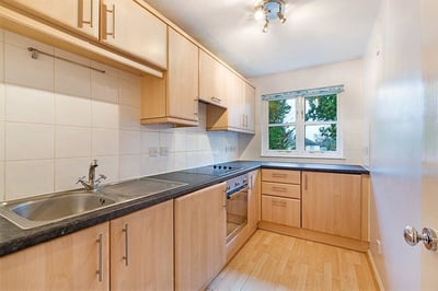 Flat Rosamund Close in London