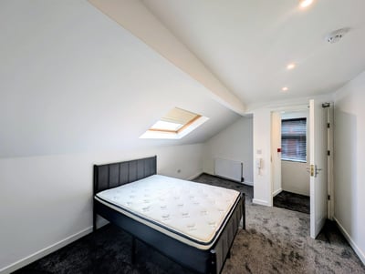 Room Burlington Road in Leeds