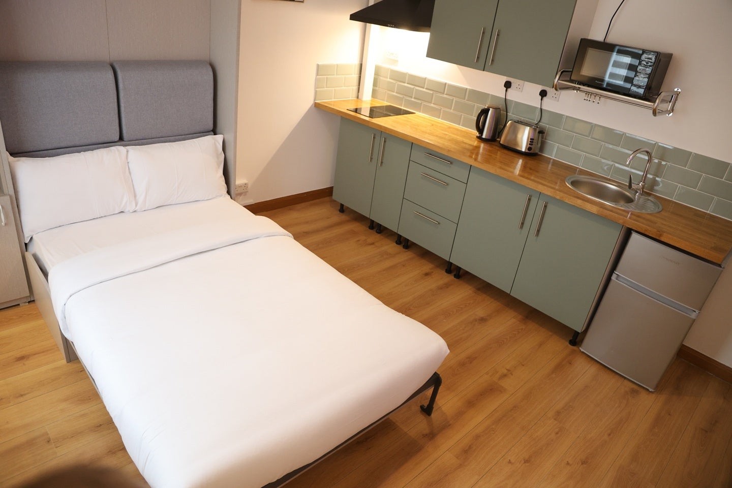 Room Grafton Road in Greater London
