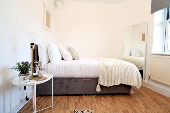 Room Becklow Gardens in Greater London